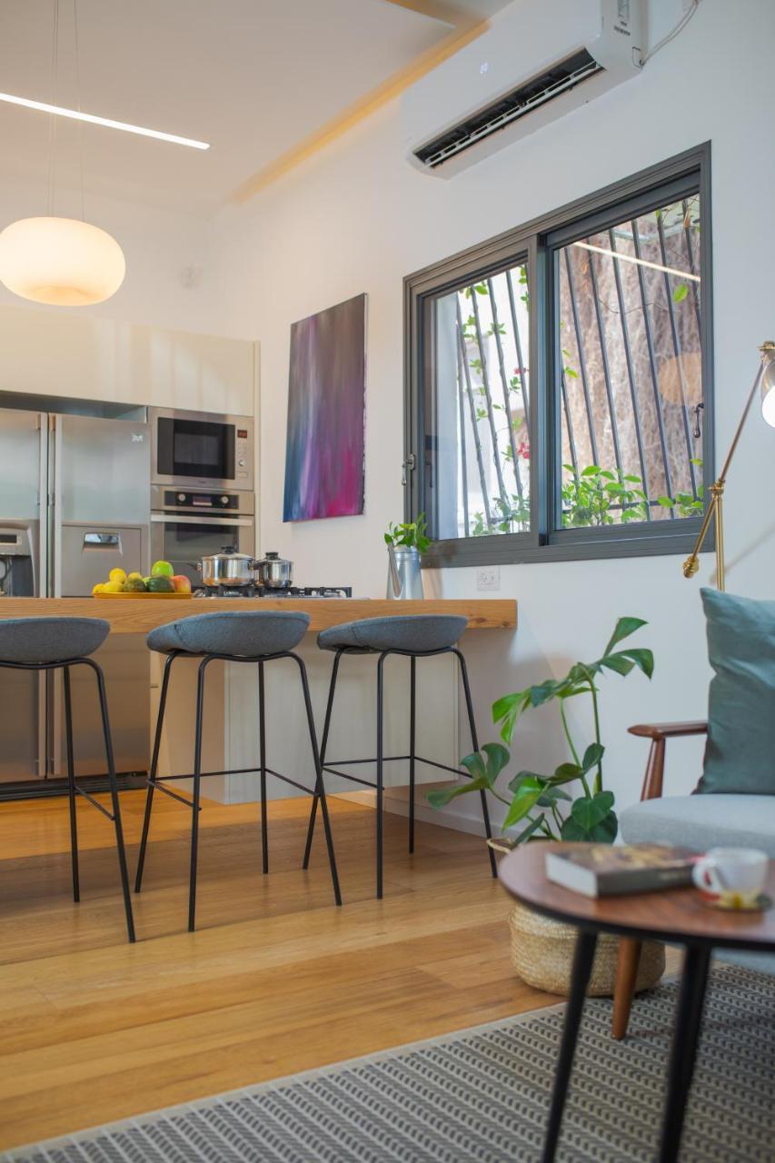 Apartment Modern Apt By The
